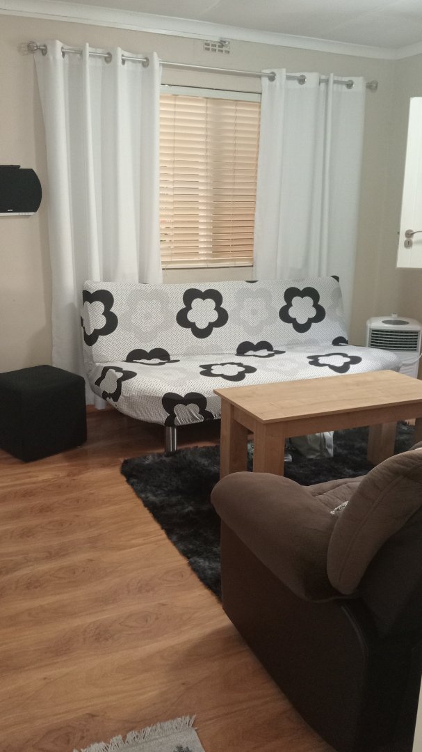 2 Bedroom Property for Sale in Lavender Hill Western Cape